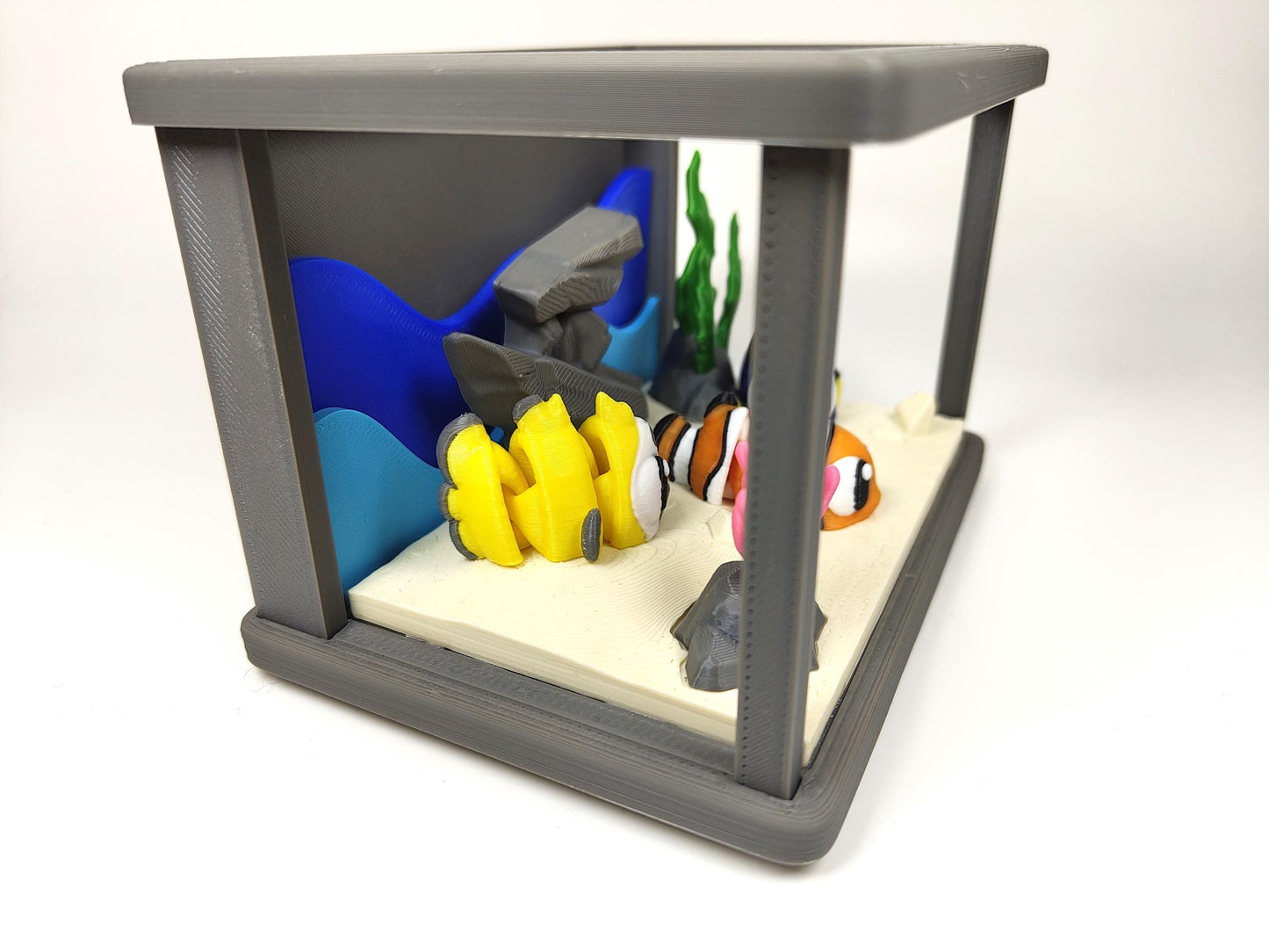 Fish Tank Friends 3D Printed Diorama - Articulated Fish Fidget Collectable - Clown Fish Angel Fish Surgeon Fish - Fish Tank and Fish Set