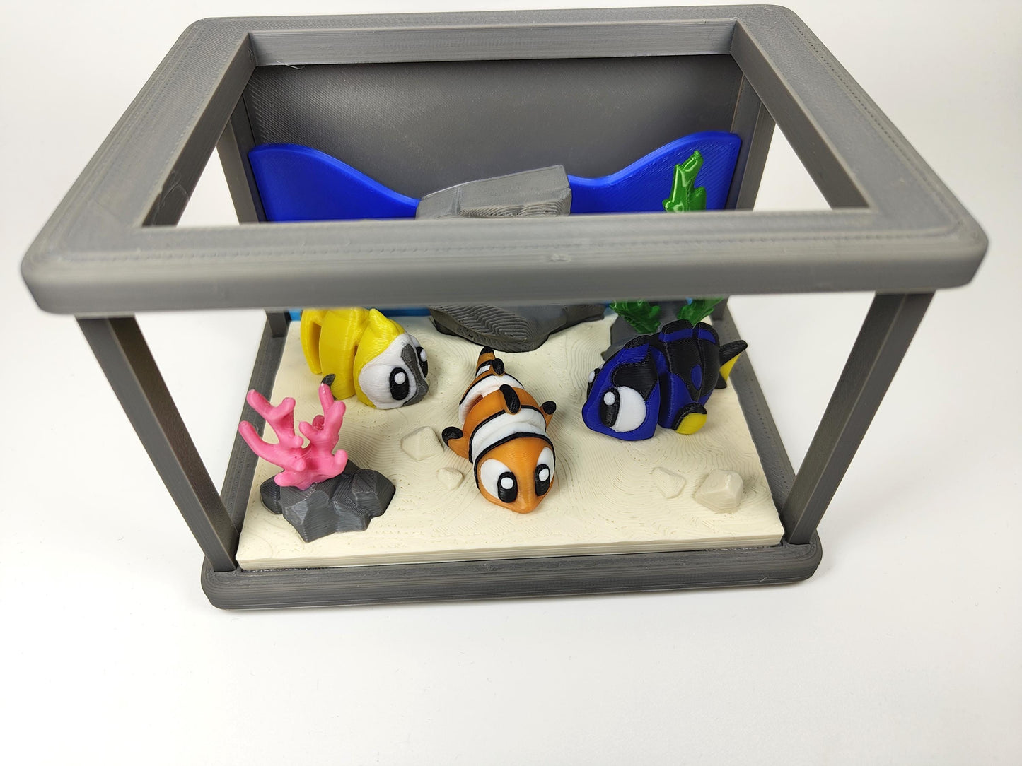 Fish Tank Friends 3D Printed Diorama - Articulated Fish Fidget Collectable  - Clown Fish Angel Fish Surgeon Fish - Fish Tank and Fish Set