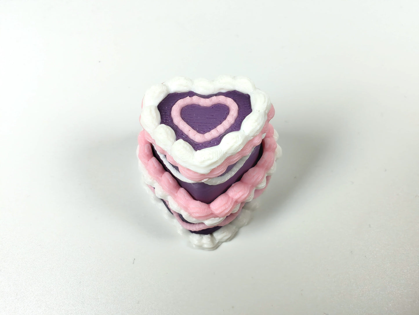 Frosted Violet Cake Clicker – 3D Printed Heart-Shaped Cake Fidget Toy